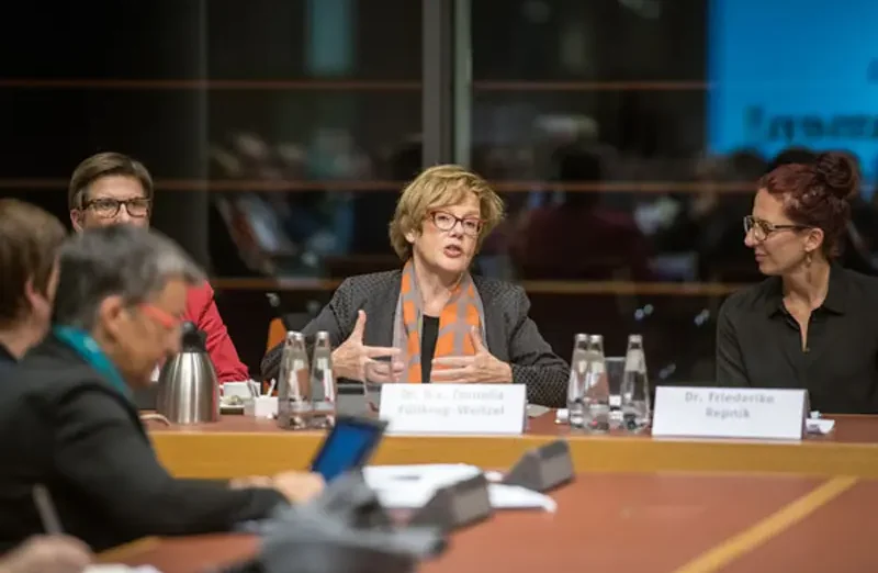 Suche den Frieden und jage ihm nach